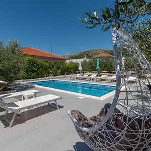 villa-vengo.hotels-in-trogir.com/