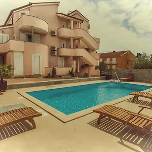 apartments-basilea.hotelinzadar.com/