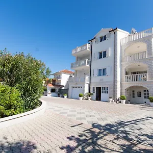 villa-snjezana.hotels-in-trogir.com/